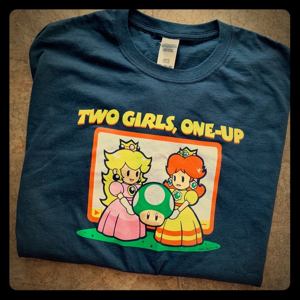 Two Girls One Up Mario Princess Men’s 2XL shirt